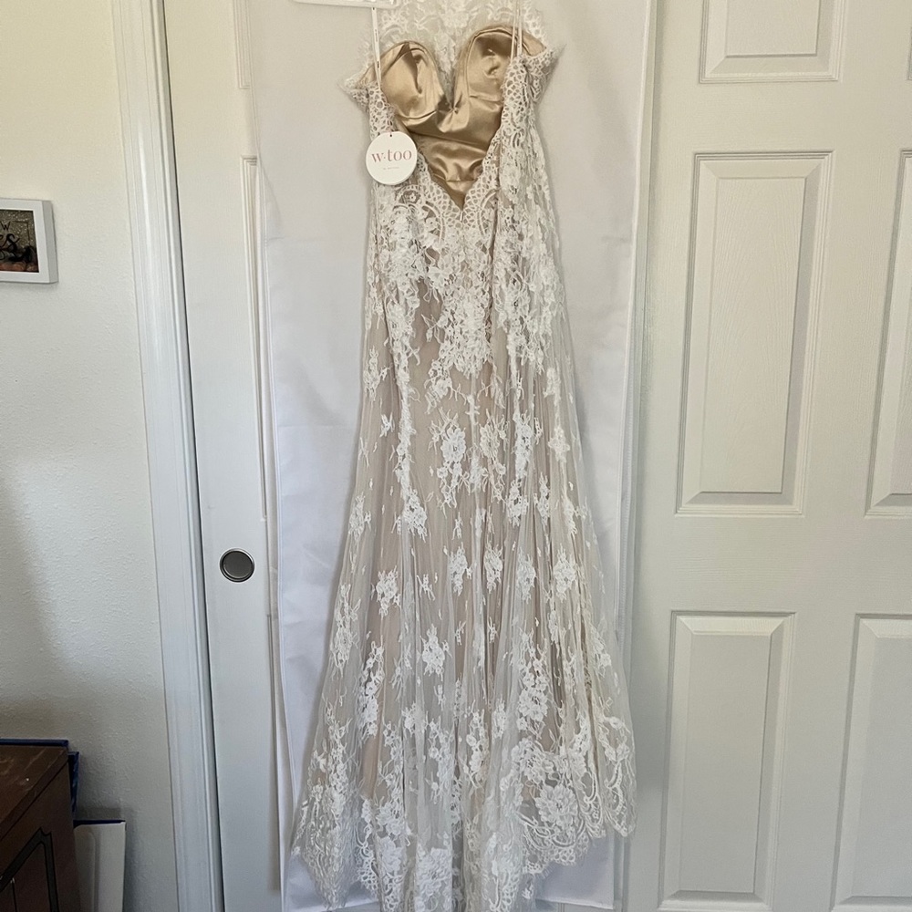 Never-Been-Worn Wedding Dress - Picture 5 of 11